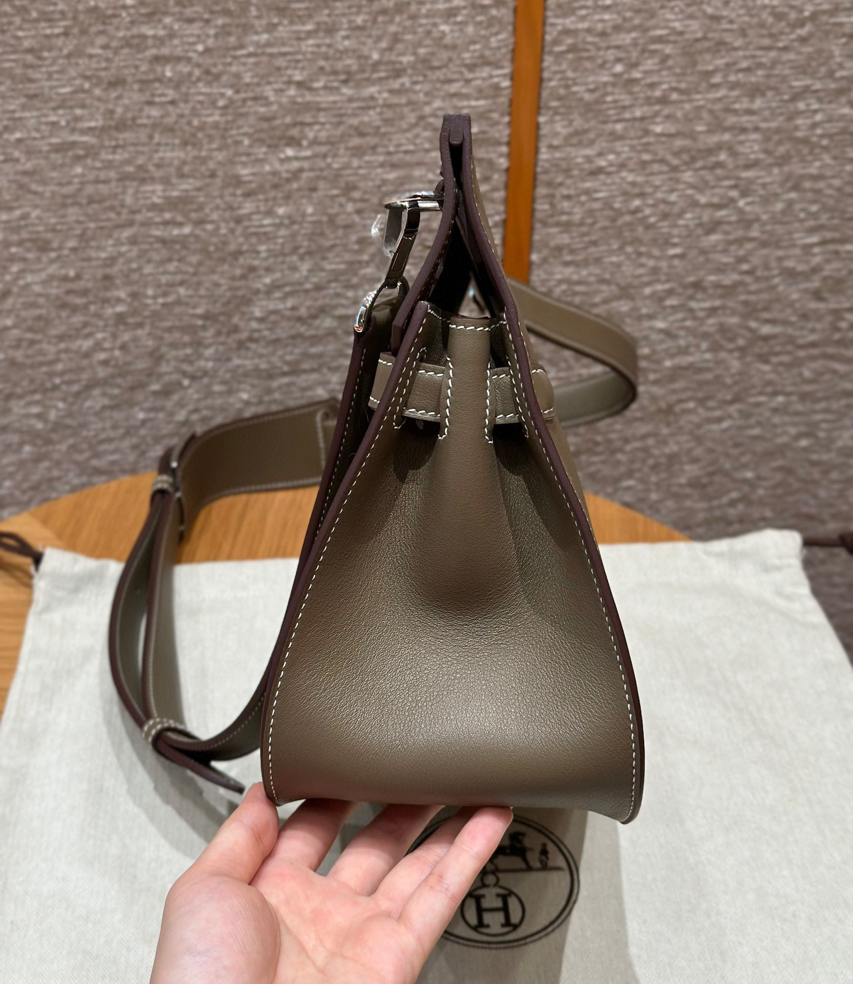 Hermes Jypsiere Dimensioni: 28*23,5*12,5 cm