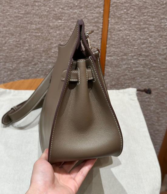 Hermes Jypsiere Dimensioni: 28*23,5*12,5 cm