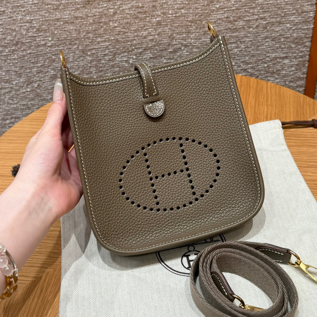 Hermes Evelyne Dimensioni: 16*18*5cm