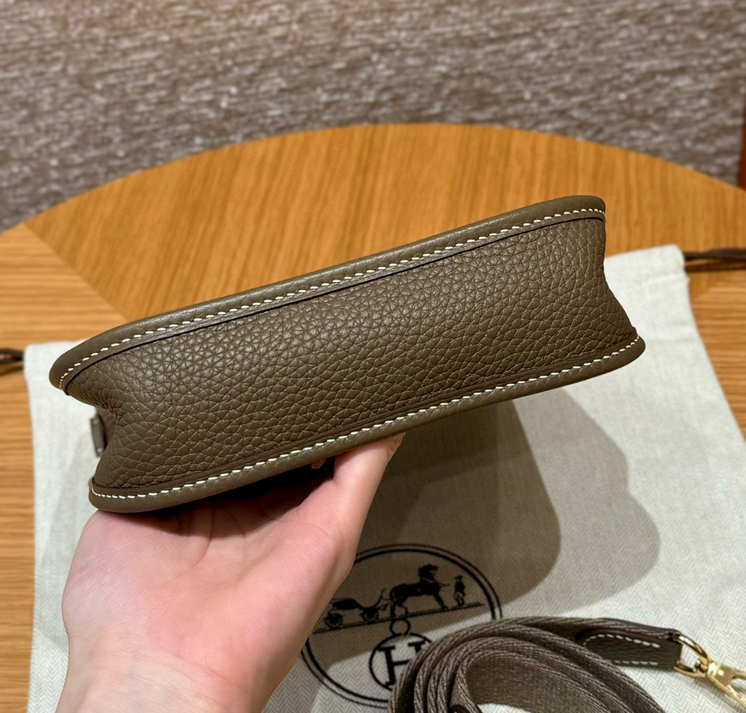 Hermes Evelyne Dimensioni: 16*18*5cm