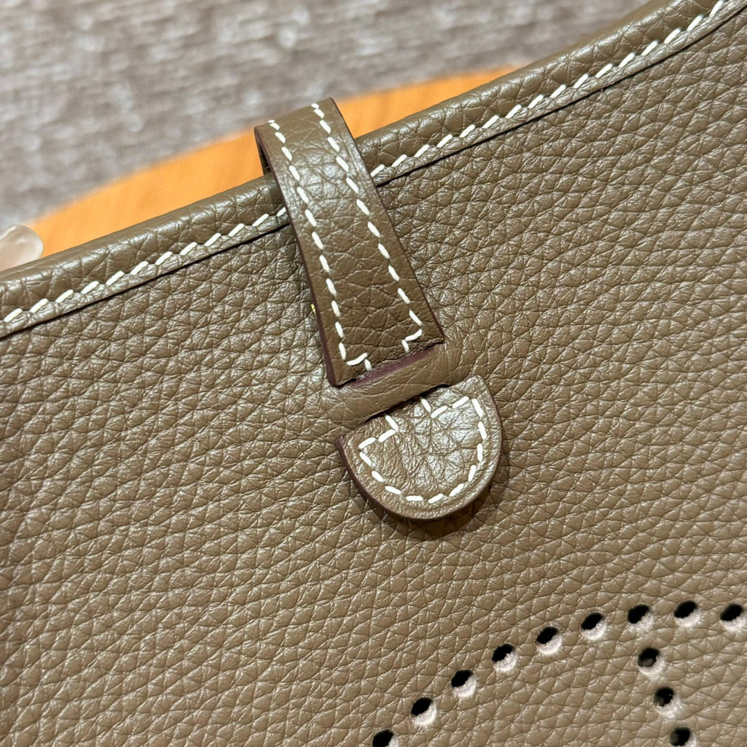 Hermes Evelyne Dimensioni: 16*18*5cm
