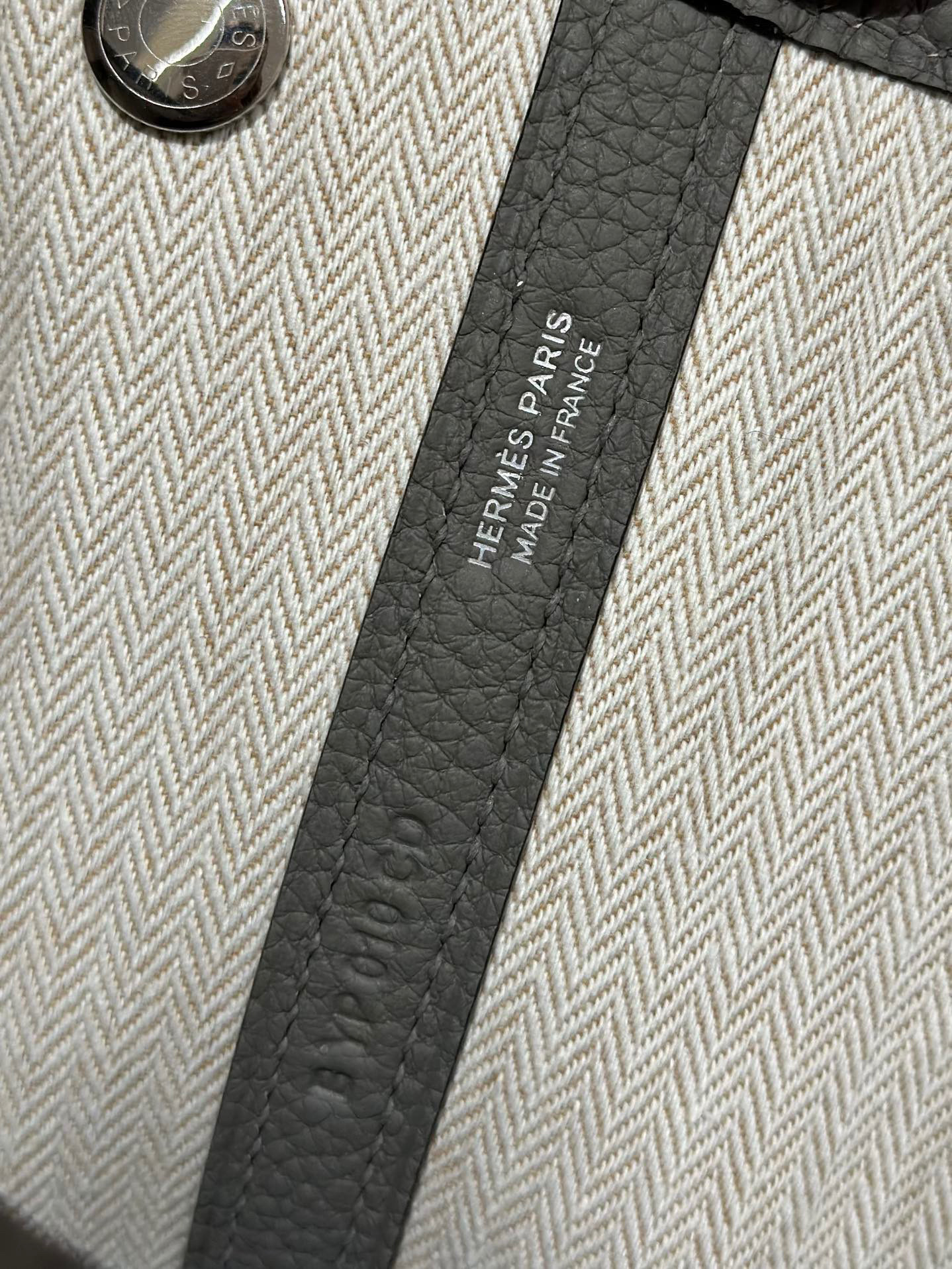 Dimensioni della festa in giardino di Hermes: 30*21*13cm
