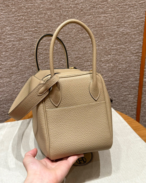 Dimensioni Hermes Lindy: 26*18*12cm
