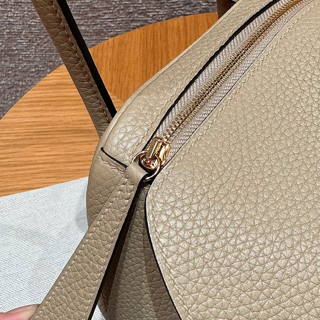 Dimensioni Hermes Lindy: 26*18*12cm