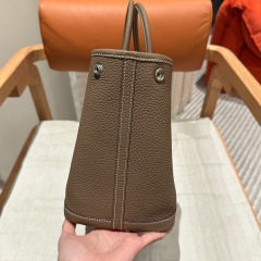 Dimensioni della festa in giardino di Hermes: 30*21*13cm
