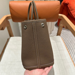 Dimensioni della festa in giardino di Hermes: 30*21*13cm