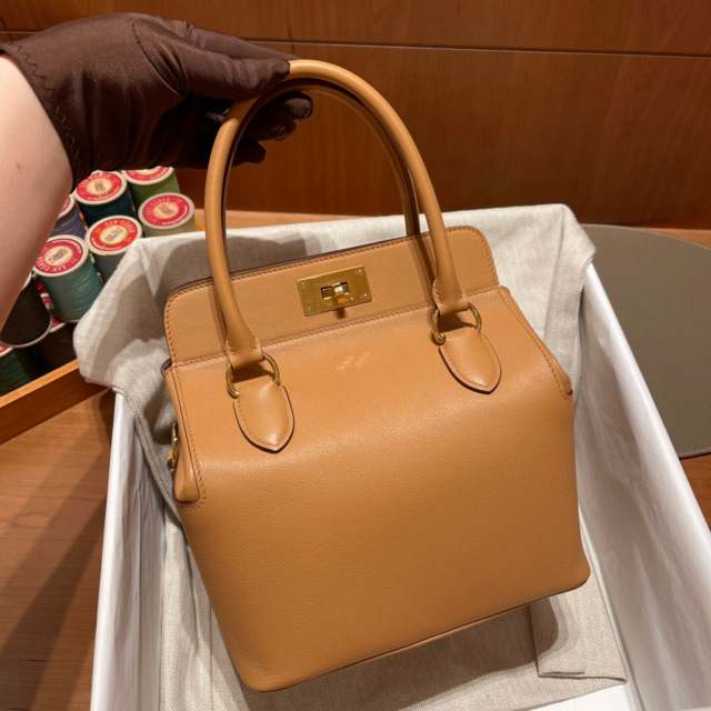 Hermes Toolbox Size：20*21*15cm