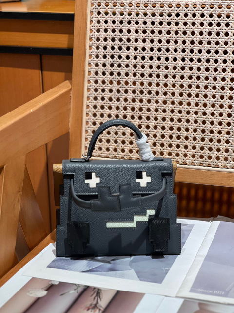 Hermes Kelly doll  Size：18*15*6cm