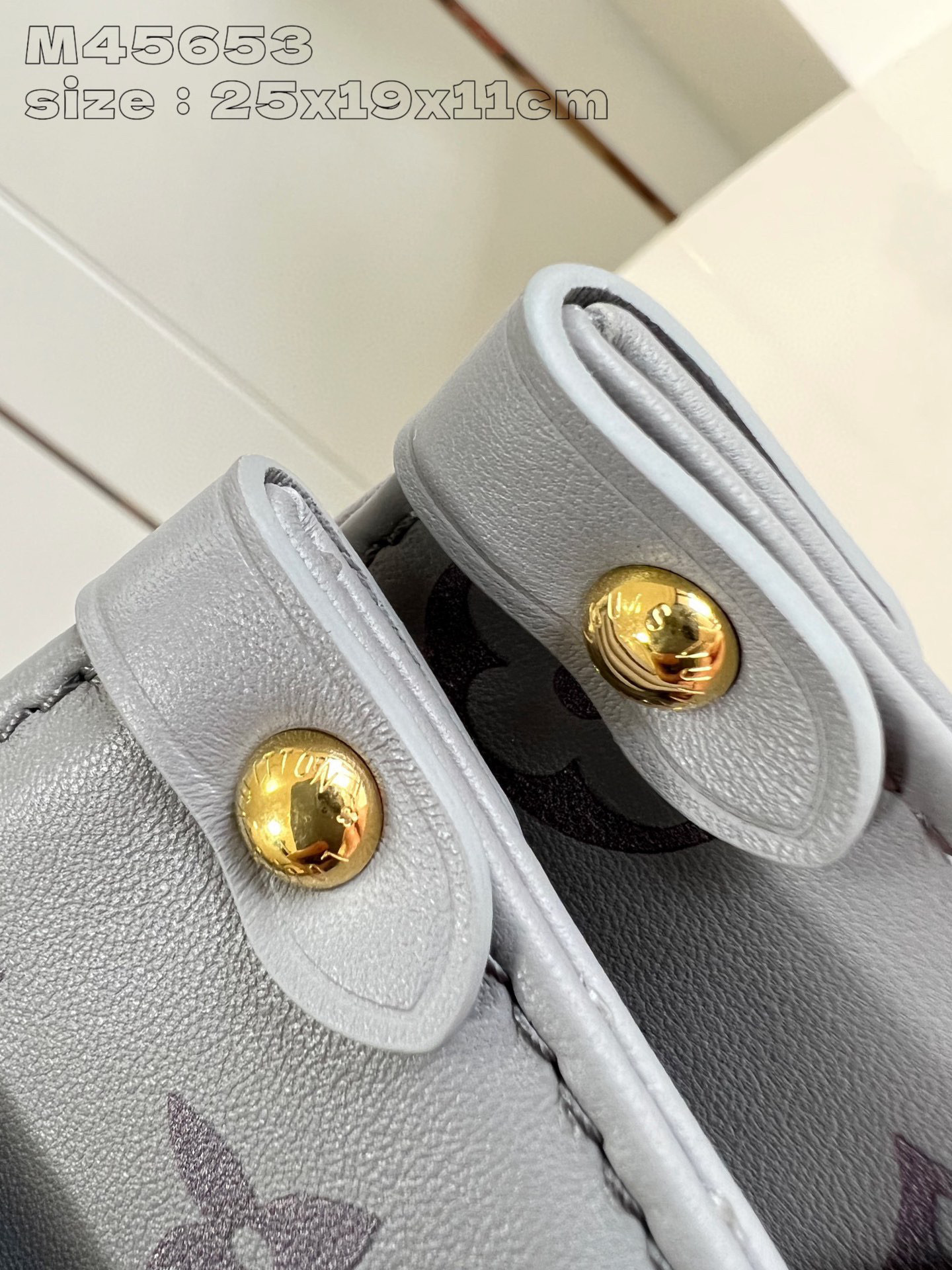 Dimensioni inchiostro monogramma Louis Vuitton: 25*19*11,5 cm