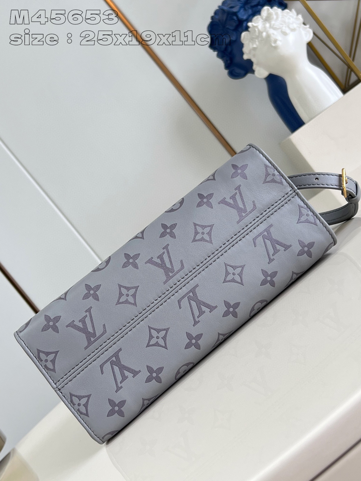 Dimensioni inchiostro monogramma Louis Vuitton: 25*19*11,5 cm