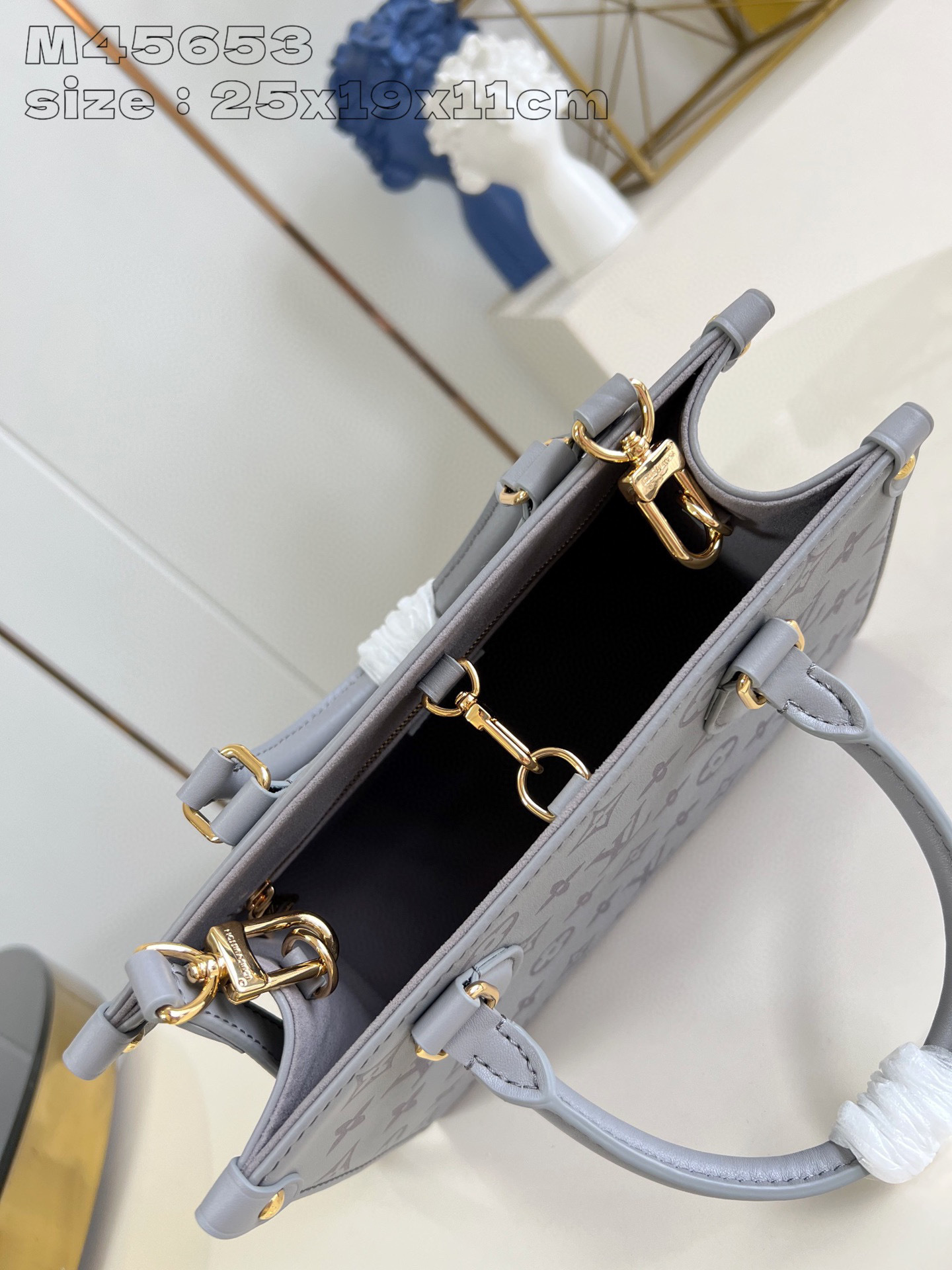 Dimensioni inchiostro monogramma Louis Vuitton: 25*19*11,5 cm