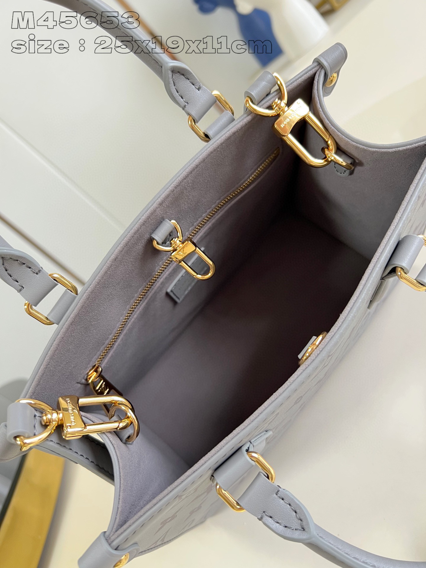 Dimensioni inchiostro monogramma Louis Vuitton: 25*19*11,5 cm