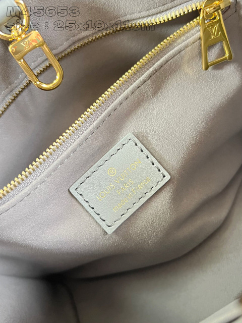 Dimensioni inchiostro monogramma Louis Vuitton: 25*19*11,5 cm