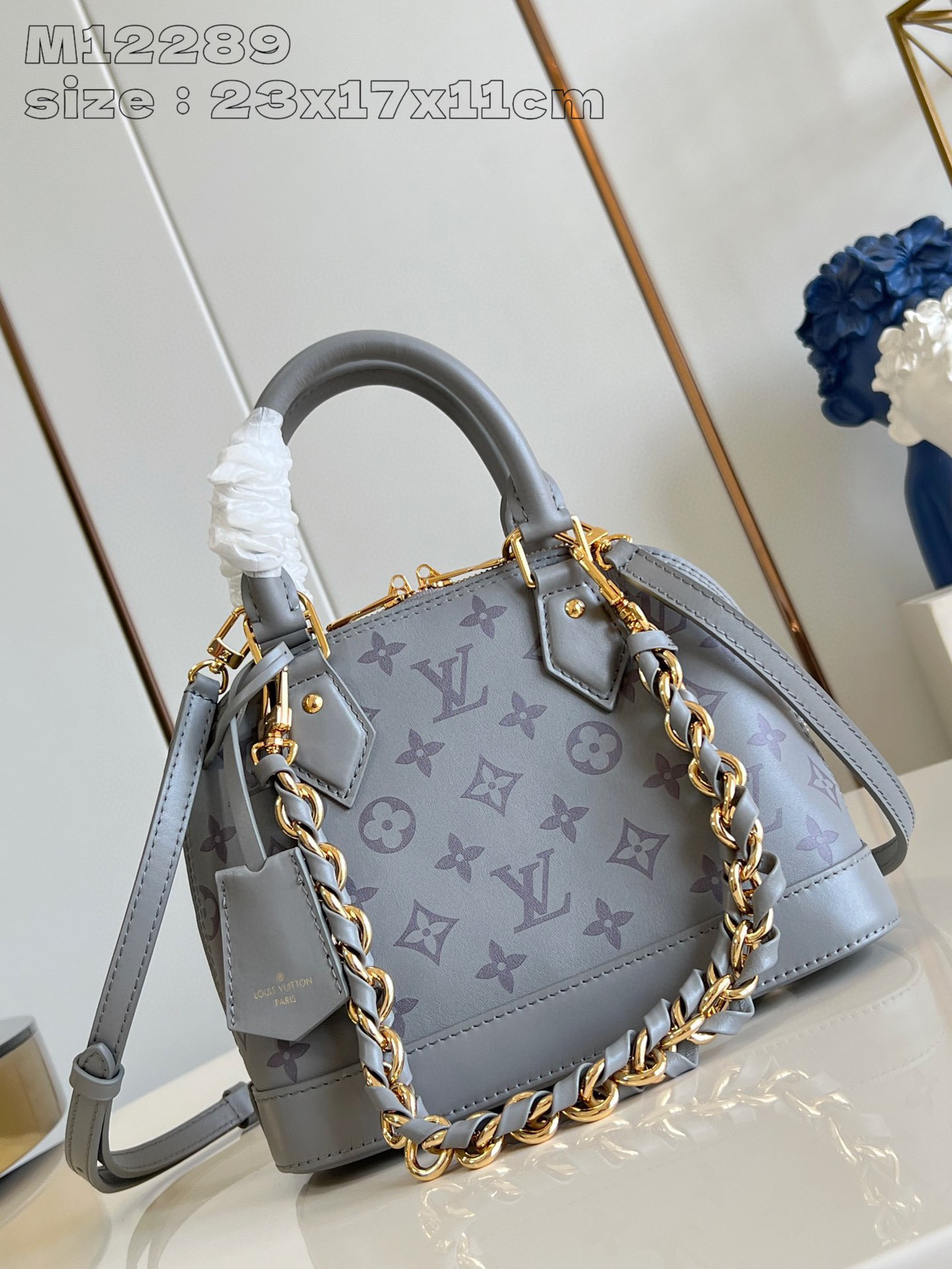 Dimensioni inchiostro monogramma Louis Vuitton: 23,5*17,5*11,5 cm