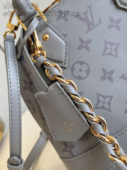 Dimensioni inchiostro monogramma Louis Vuitton: 23,5*17,5*11,5 cm