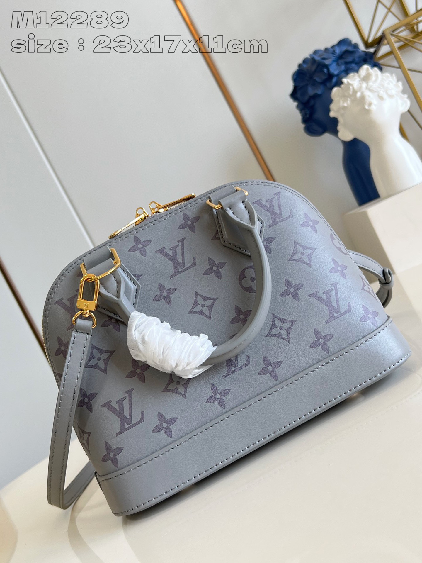 Dimensioni inchiostro monogramma Louis Vuitton: 23,5*17,5*11,5 cm