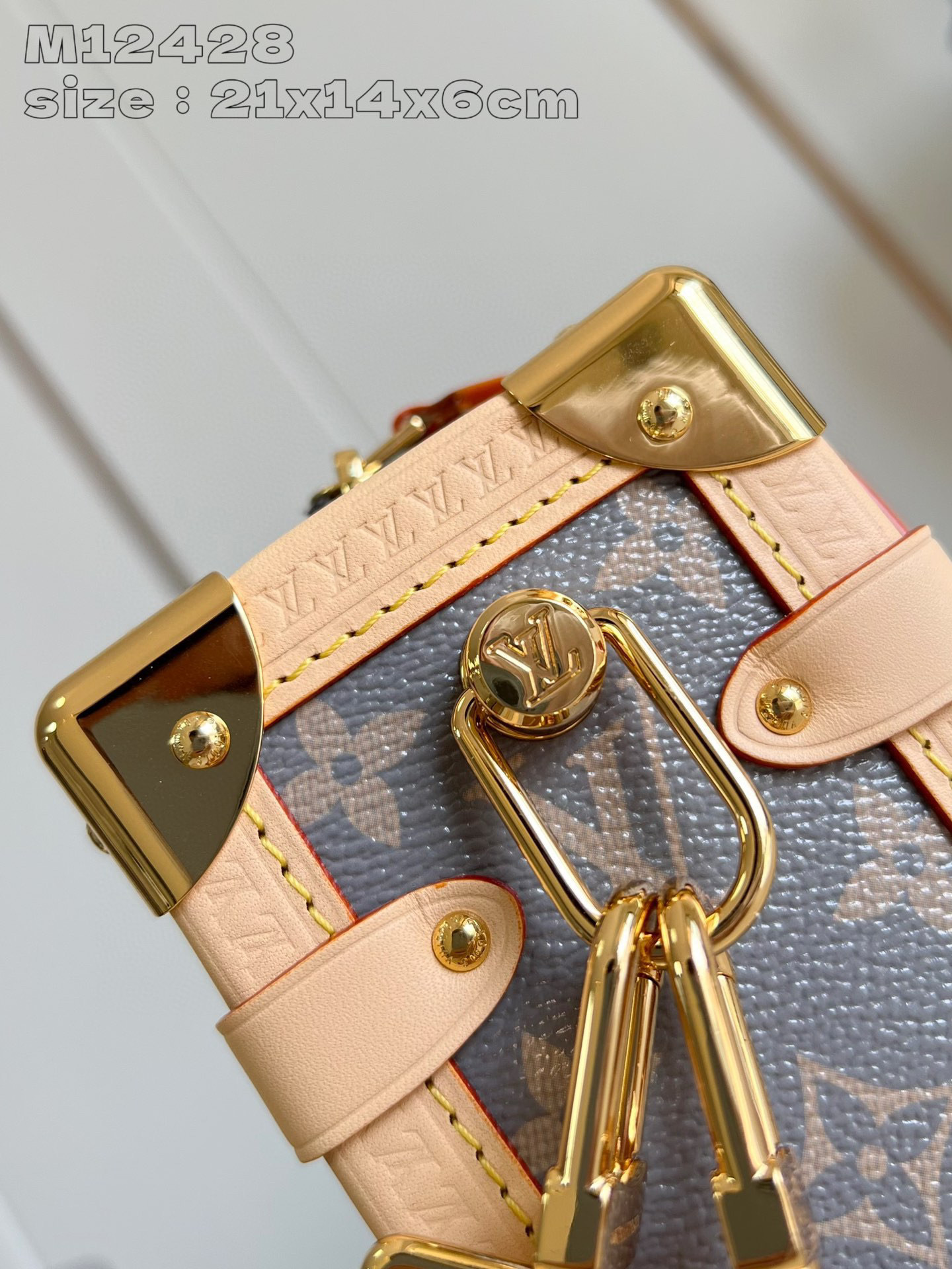 Dimensioni del baule laterale Louis Vuitton: 21*14*6 cm