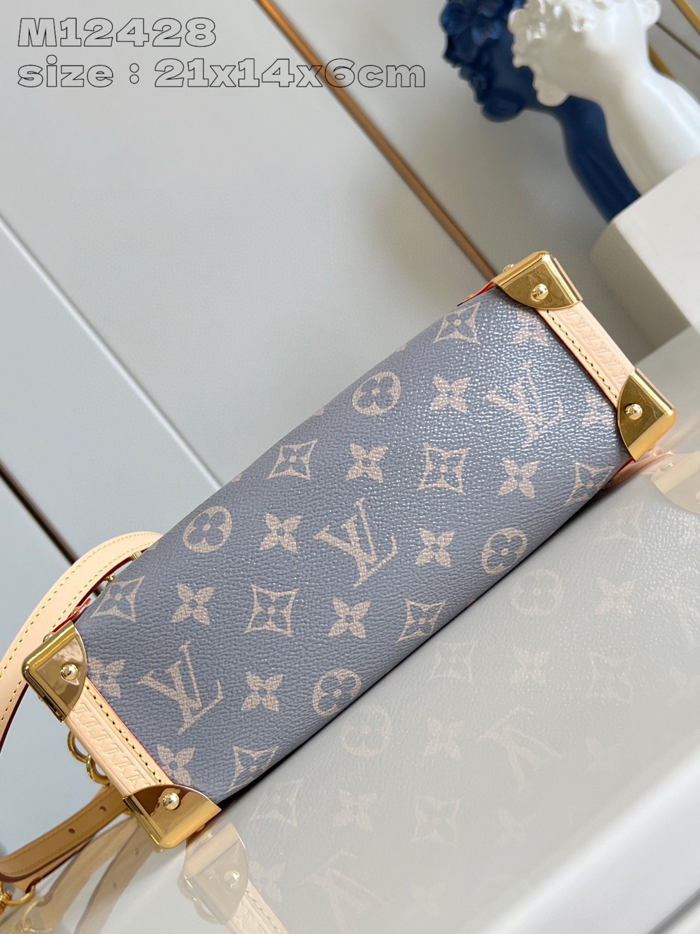Dimensioni del baule laterale Louis Vuitton: 21*14*6 cm