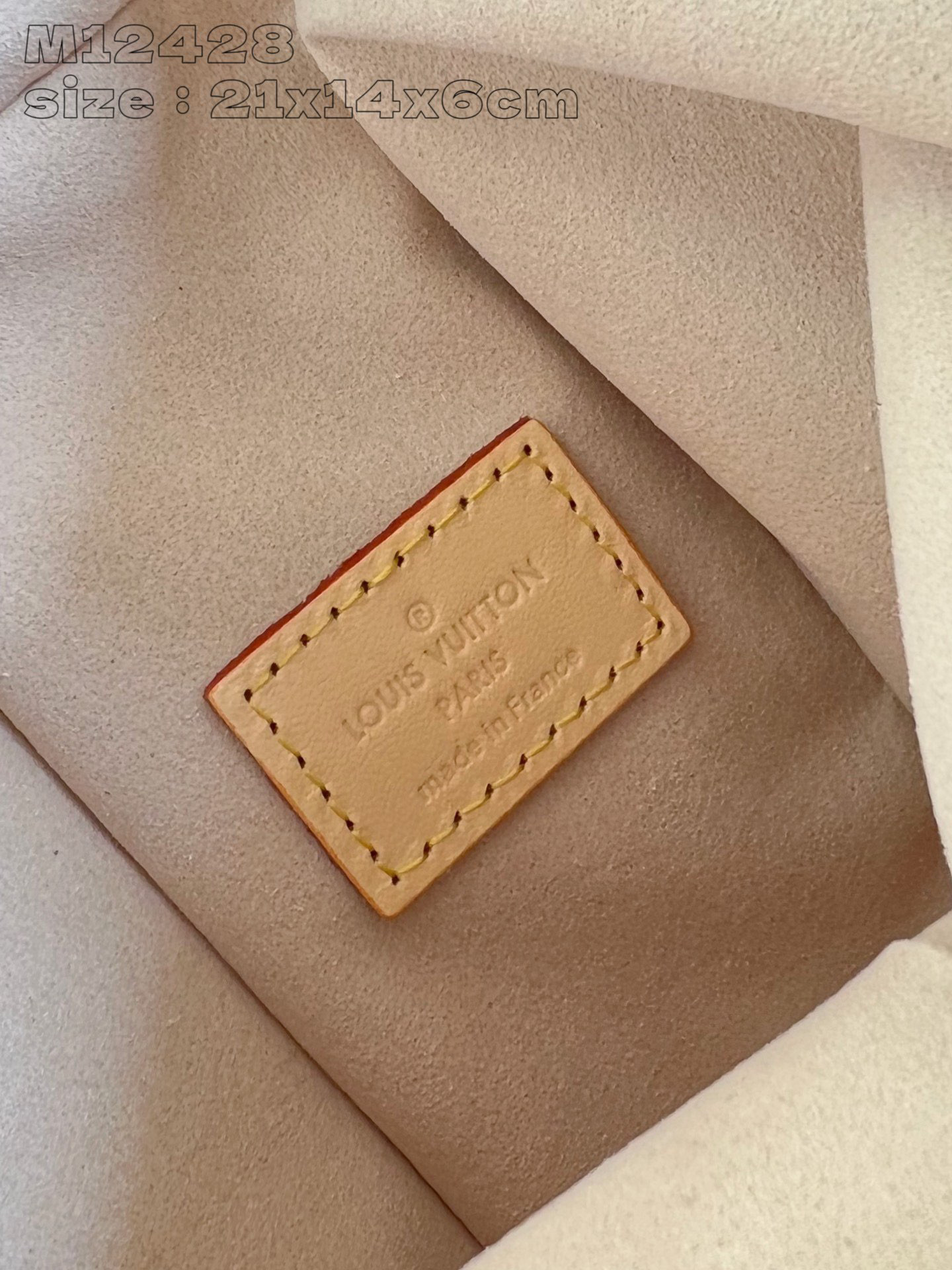 Dimensioni del baule laterale Louis Vuitton: 21*14*6 cm