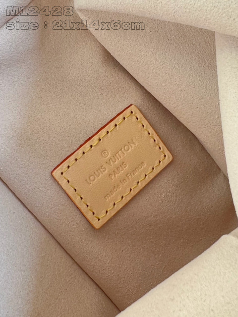 Dimensioni del baule laterale Louis Vuitton: 21*14*6 cm