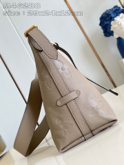 Louis Vuitton CarryAll Size：29*24*12cm