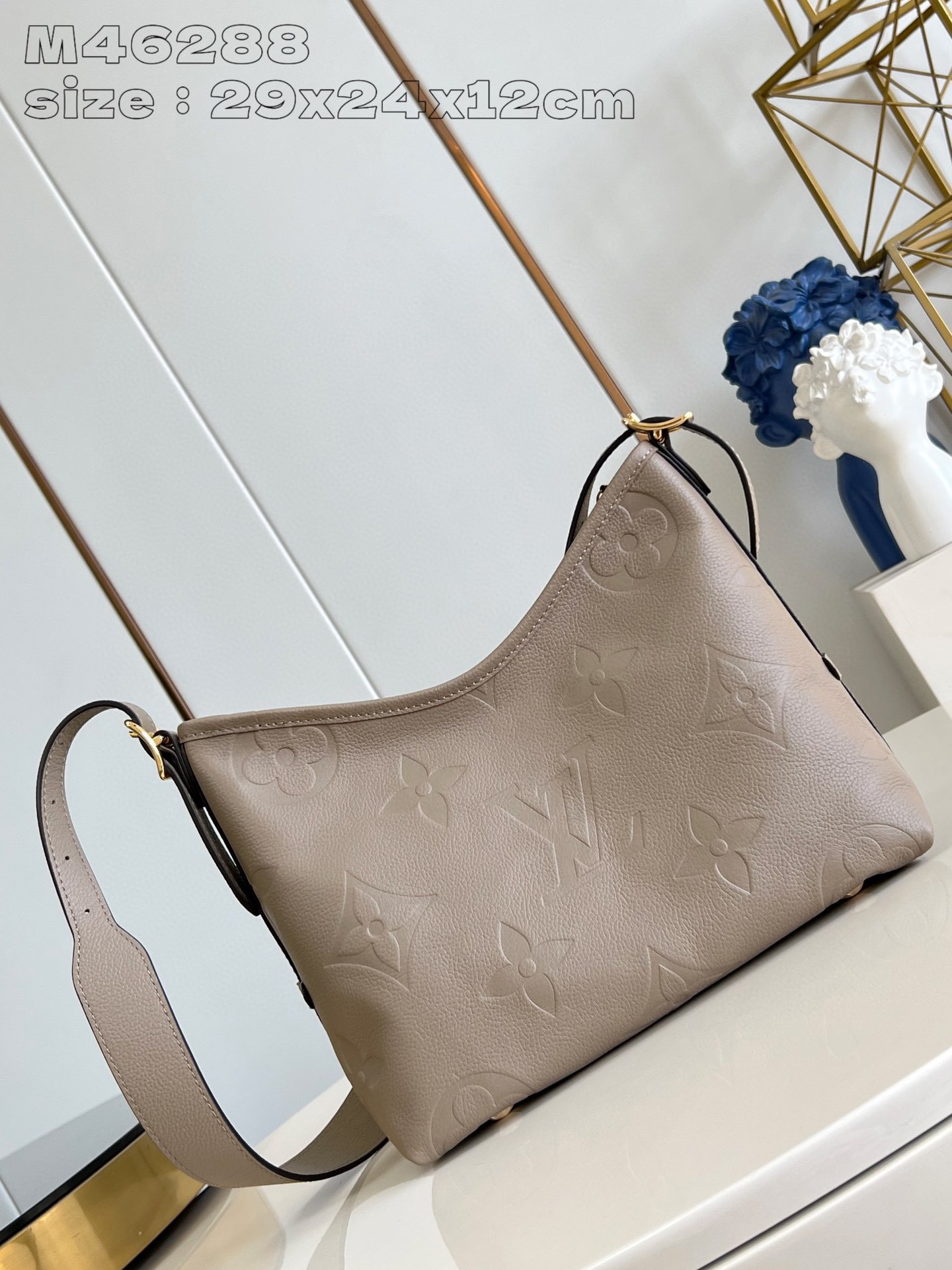 Louis Vuitton CarryAll Size：29*24*12cm