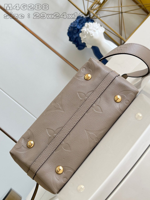 Louis Vuitton CarryAll Size：29*24*12cm