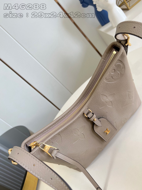 Louis Vuitton CarryAll Size：29*24*12cm