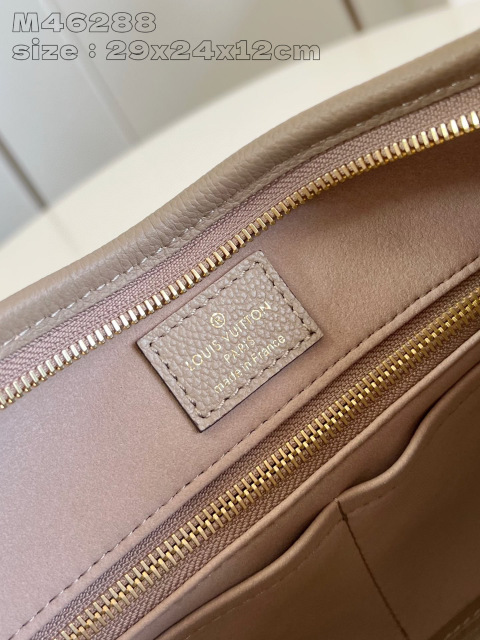 Louis Vuitton CarryAll Size：29*24*12cm