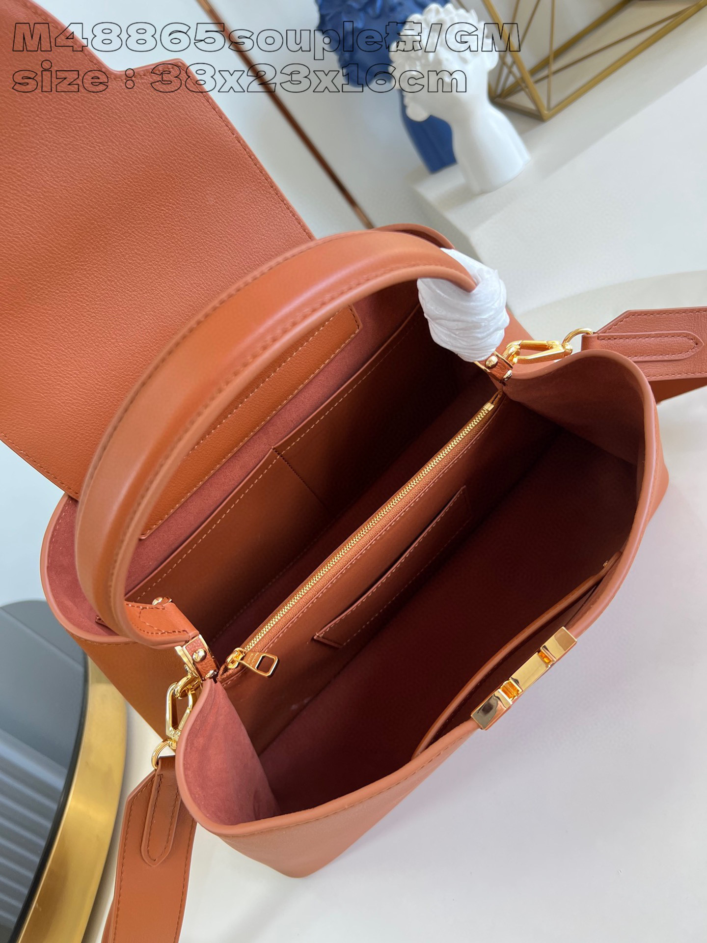 Louis Vuitton Capucines Souple Dimensioni: 38 x 23 x 16 cm