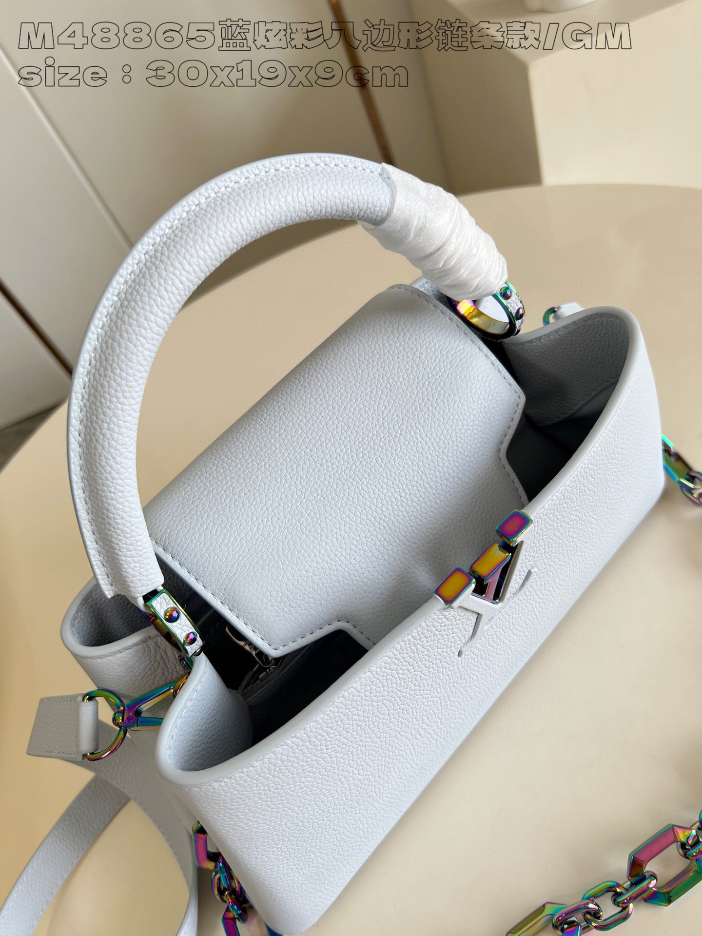 Louis Vuitton Capucines Est-Ovest Dimensioni: 30*19*9cm