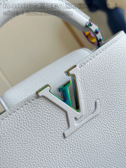 Louis Vuitton Capucines Est-Ovest Dimensioni: 22*12*8cm