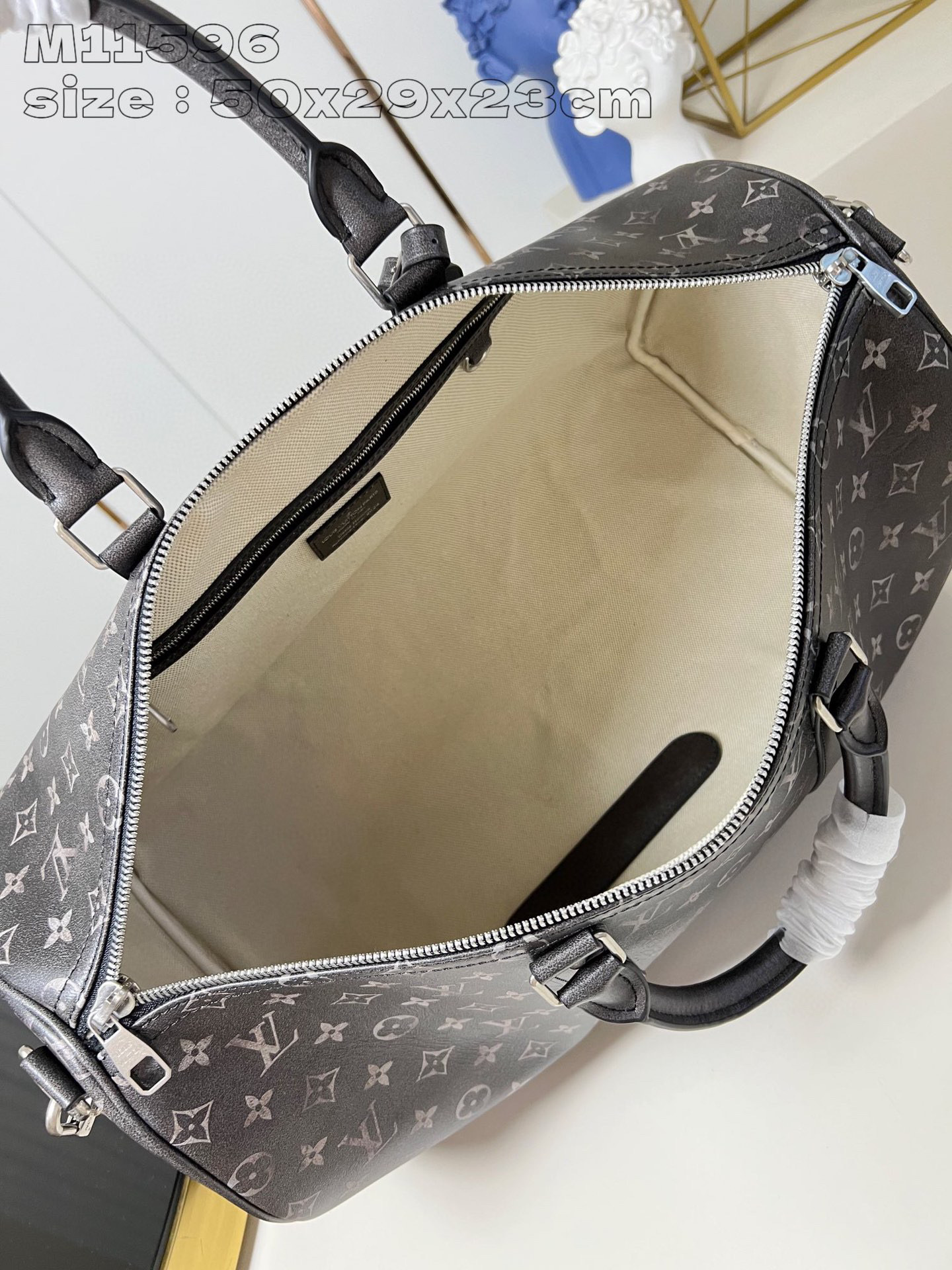 Louis Vuitton Pharrell Williams Size：50*29*23cm