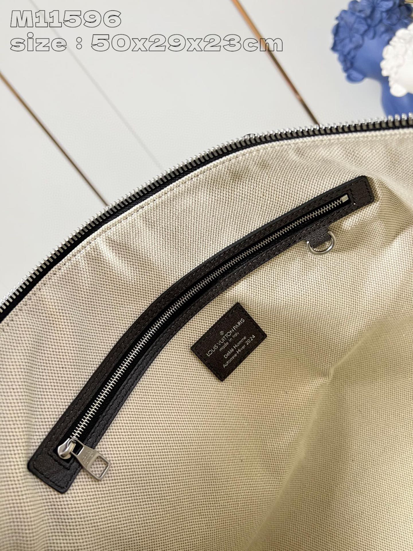 Louis Vuitton Pharrell Williams Size：50*29*23cm