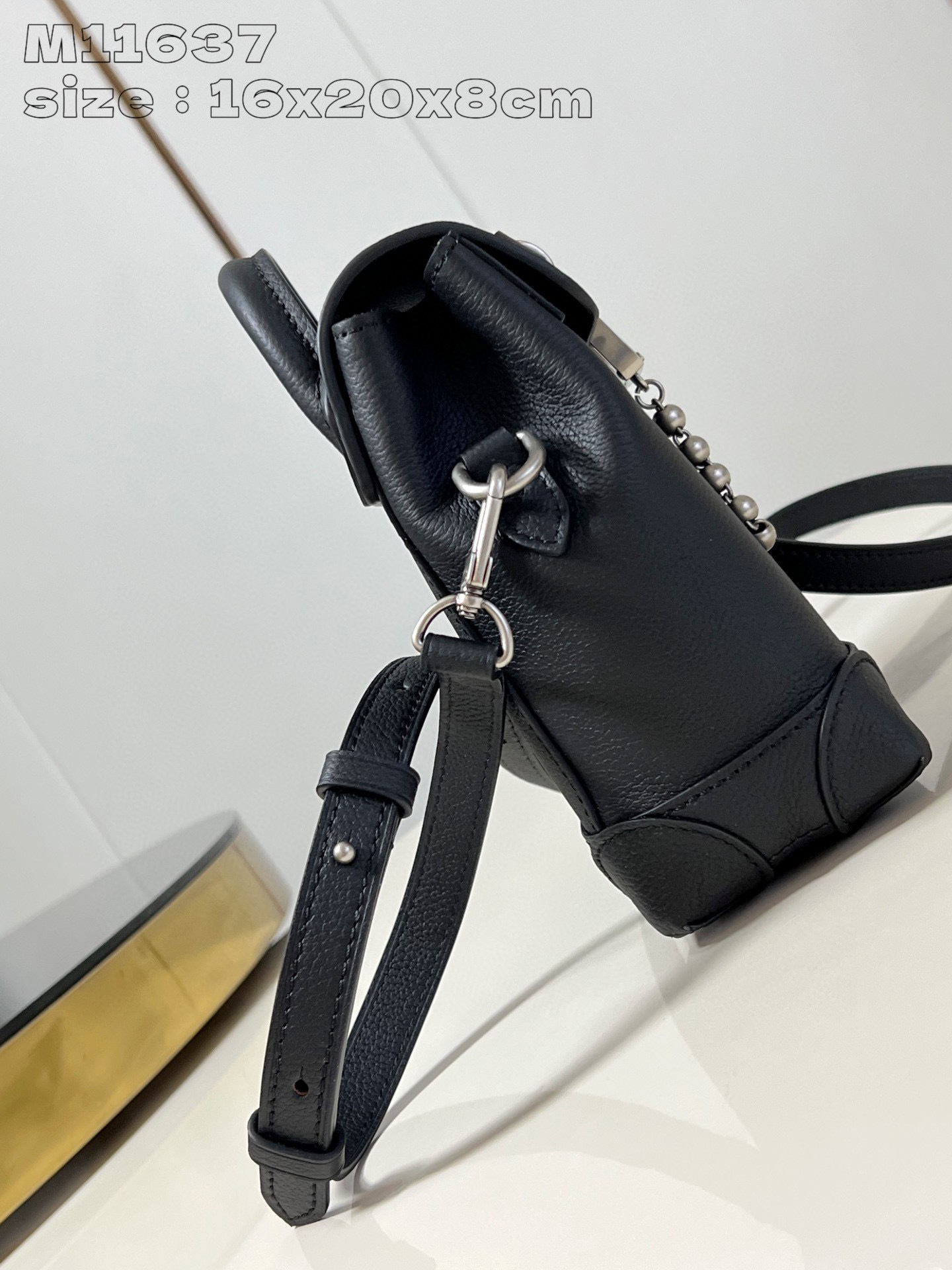 Louis Vuitton Pharrell Williams Dimensioni: 16,5*20*8,5 cm