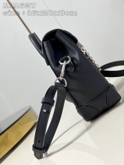 Louis Vuitton Pharrell Williams Dimensioni: 16,5*20*8,5 cm