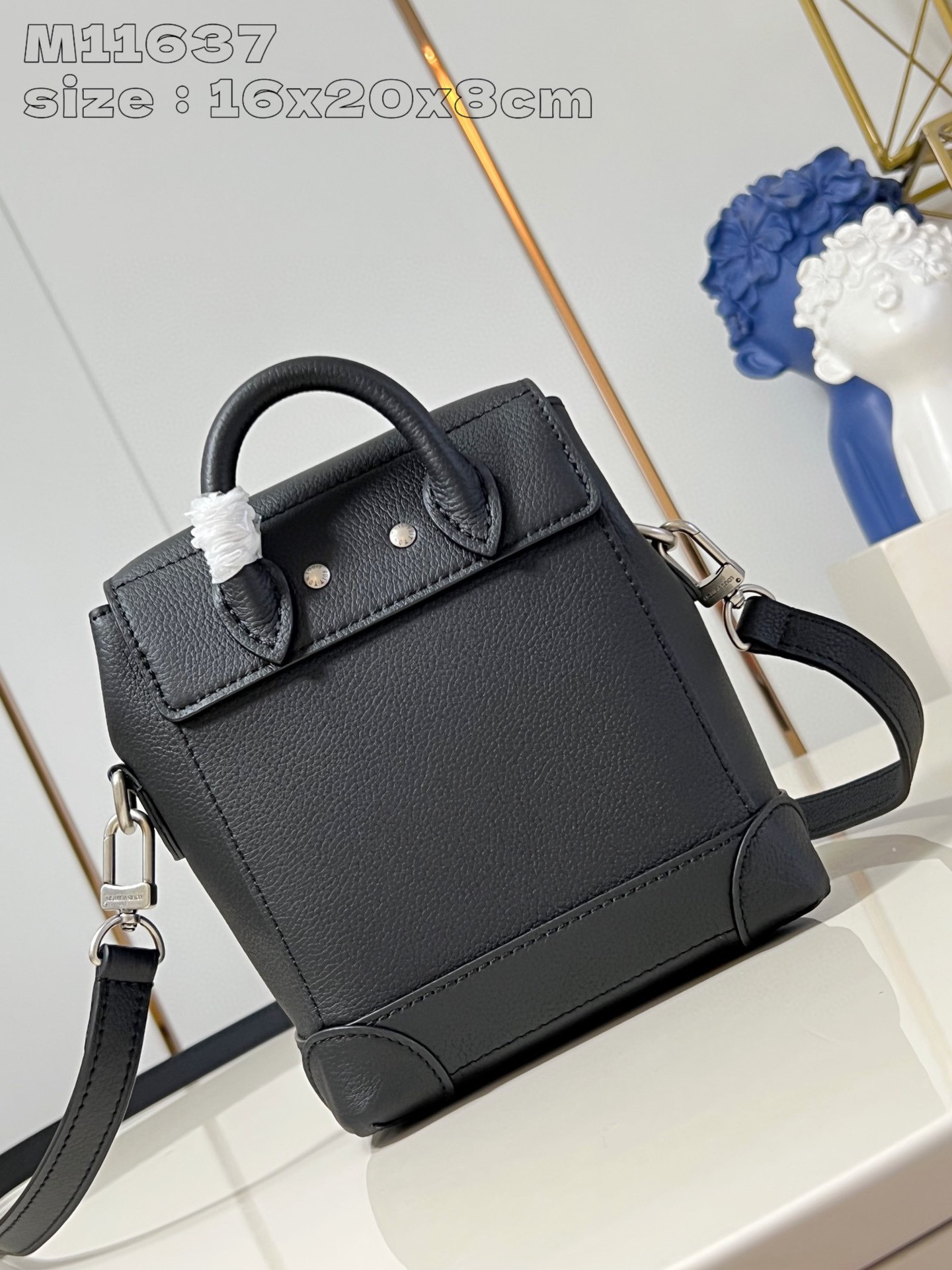 Louis Vuitton Pharrell Williams Dimensioni: 16,5*20*8,5 cm