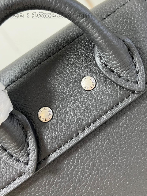 Louis Vuitton Pharrell Williams Dimensioni: 16,5*20*8,5 cm