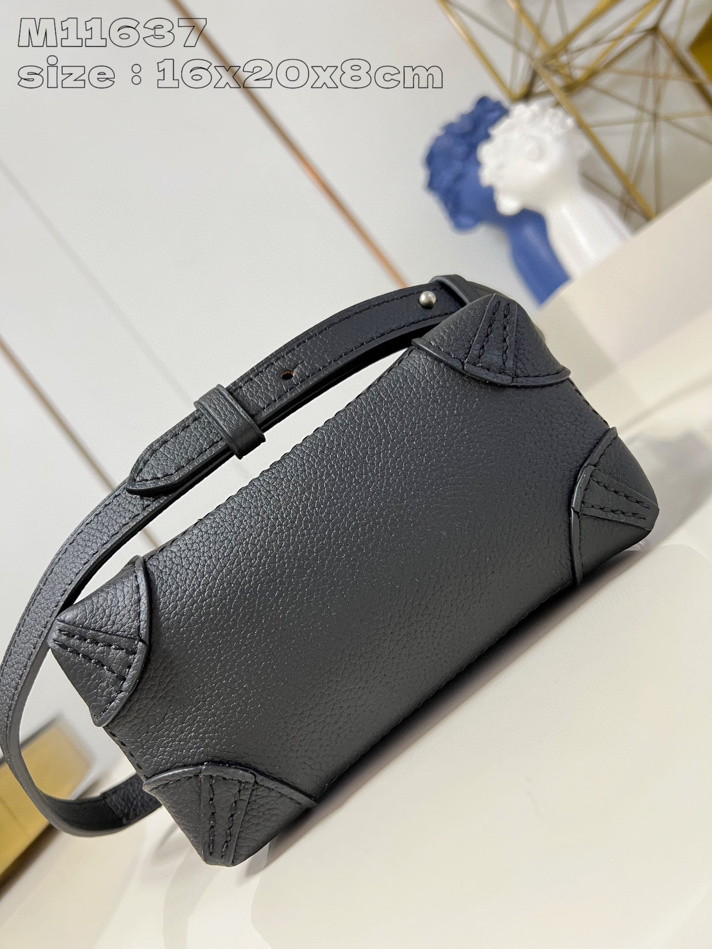 Louis Vuitton Pharrell Williams Dimensioni: 16,5*20*8,5 cm