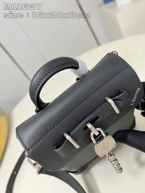 Louis Vuitton Pharrell Williams Dimensioni: 16,5*20*8,5 cm