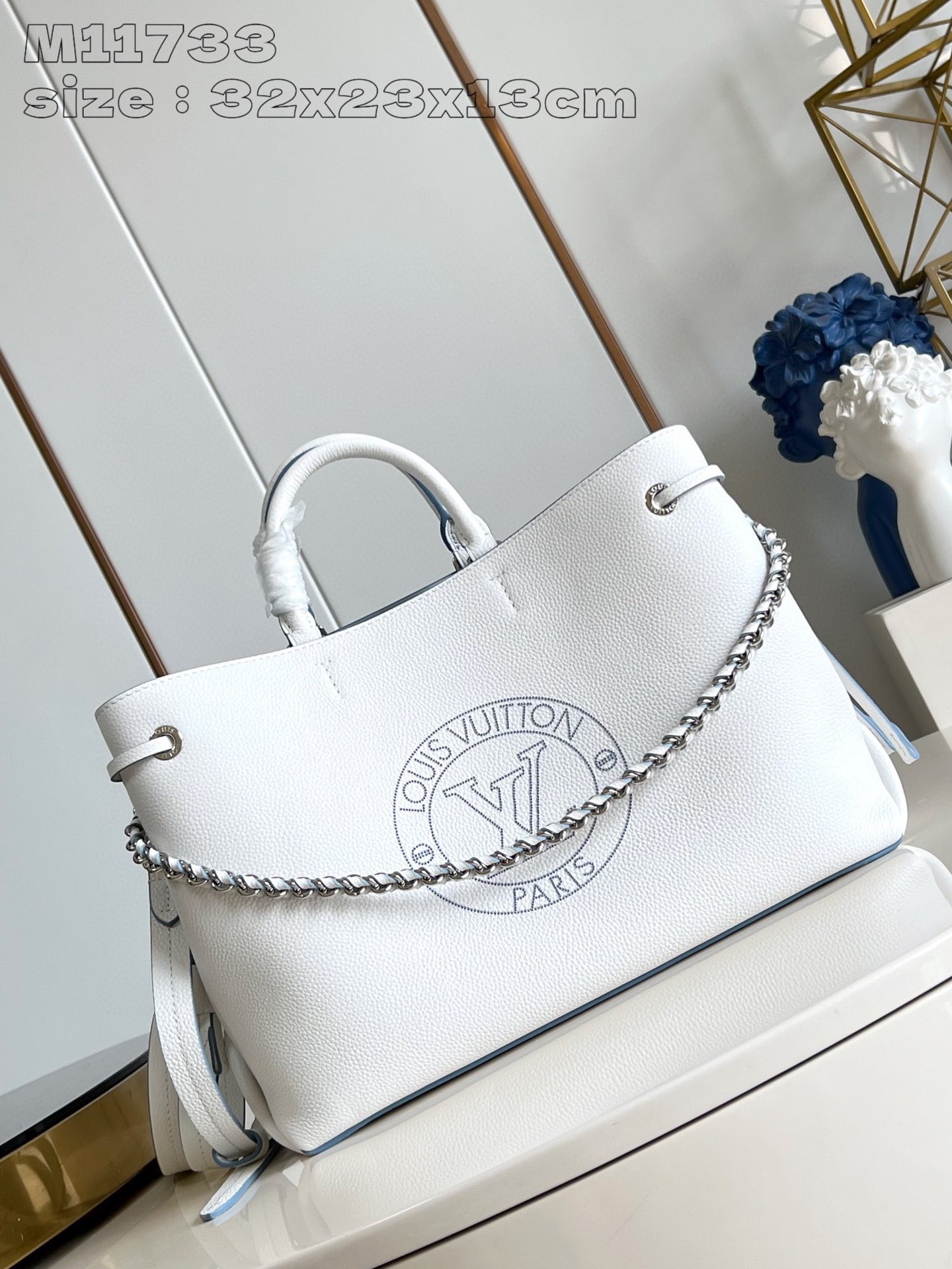 Louis Vuitton Bella Tote  Size：32*23*13cm