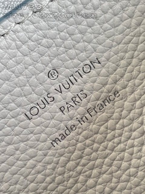Louis Vuitton Bella Tote  Size：32*23*13cm