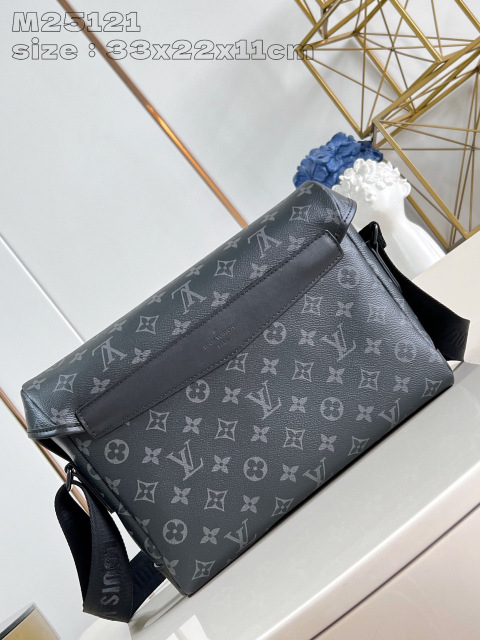 Louis Vuitton Voyager   Size：33*22.5*11cm
