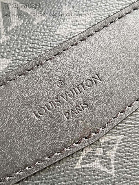 Louis Vuitton Voyager   Size：33*22.5*11cm
