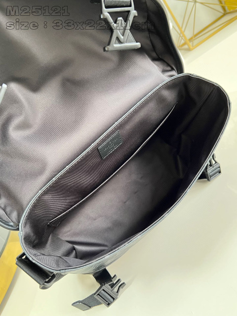 Louis Vuitton Voyager   Size：33*22.5*11cm