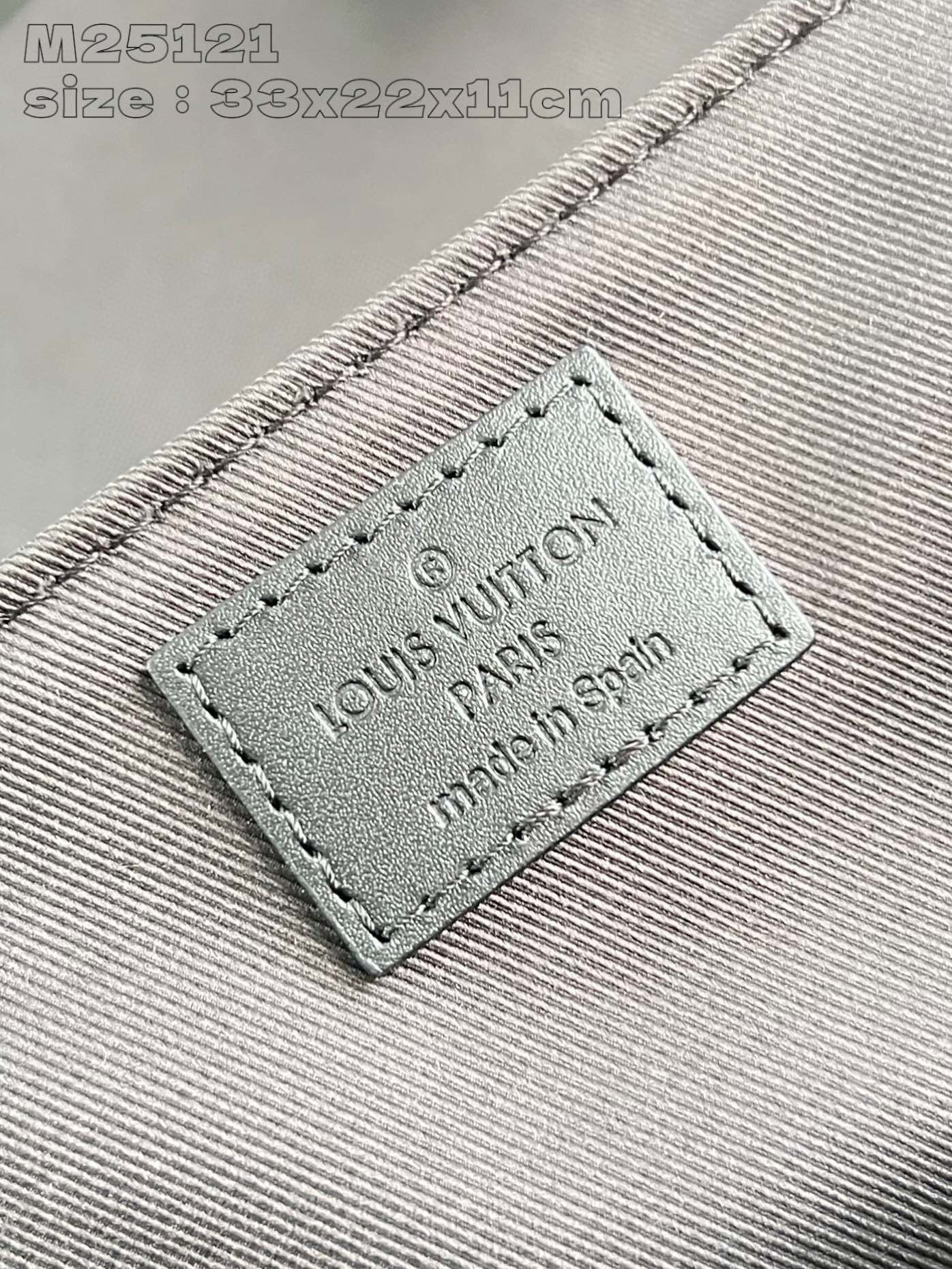 Louis Vuitton Voyager   Size：33*22.5*11cm