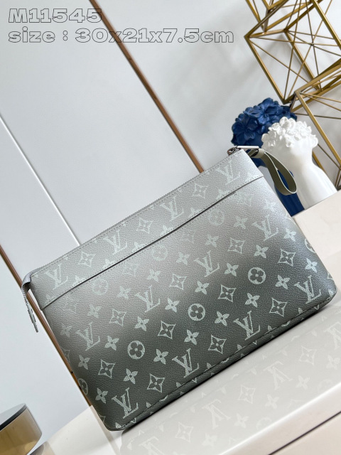Louis Vuitton Pochette Voyage Souple Dimensioni: 30 x 21 x 7,5 cm