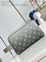 Dimensioni del kit Dopp per armadietto Louis Vuitton: 23 x 13 x 12 cm