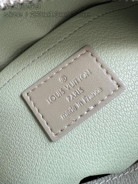 Dimensioni del kit Dopp per armadietto Louis Vuitton: 23 x 13 x 12 cm