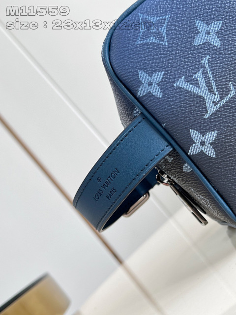 Louis Vuitton  Locker Dopp Kit  Size：23*13*12cm
